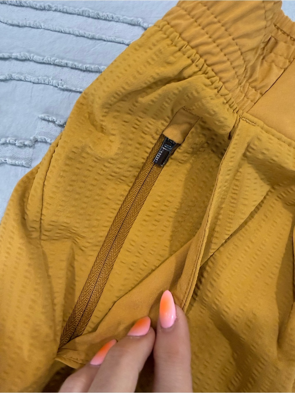 Athleta Textured Brooklyn Shorts NWOT- never worn - Picture 3 of 8